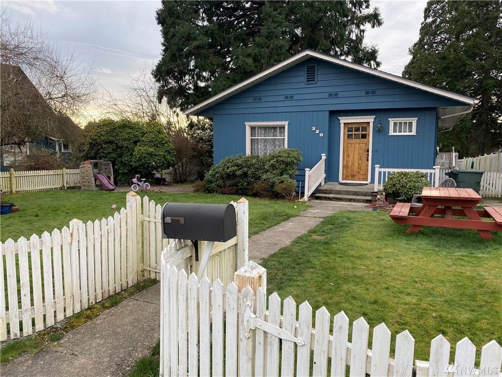 320 Avenue F - Photo 1
