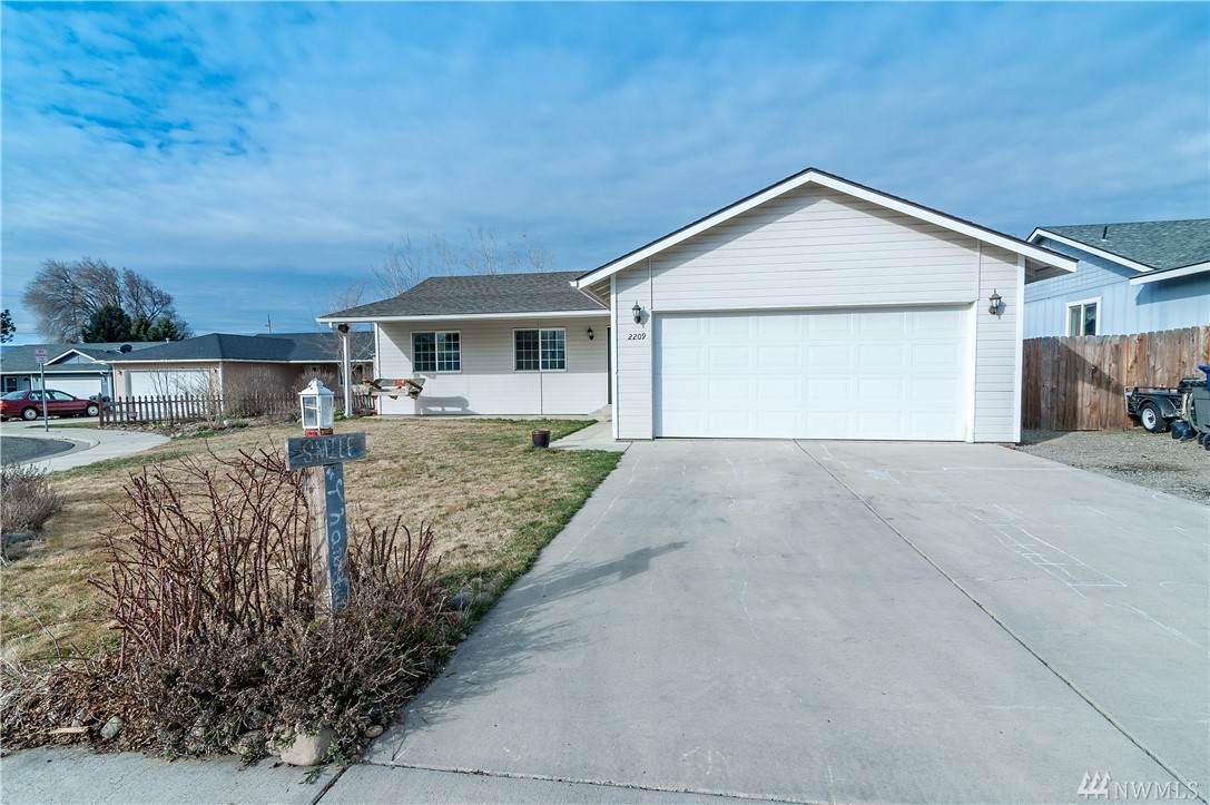 2209 Abbey Glenn Ct - Photo 1