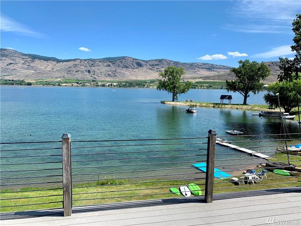 8 Lakeshore Dr - Photo 1