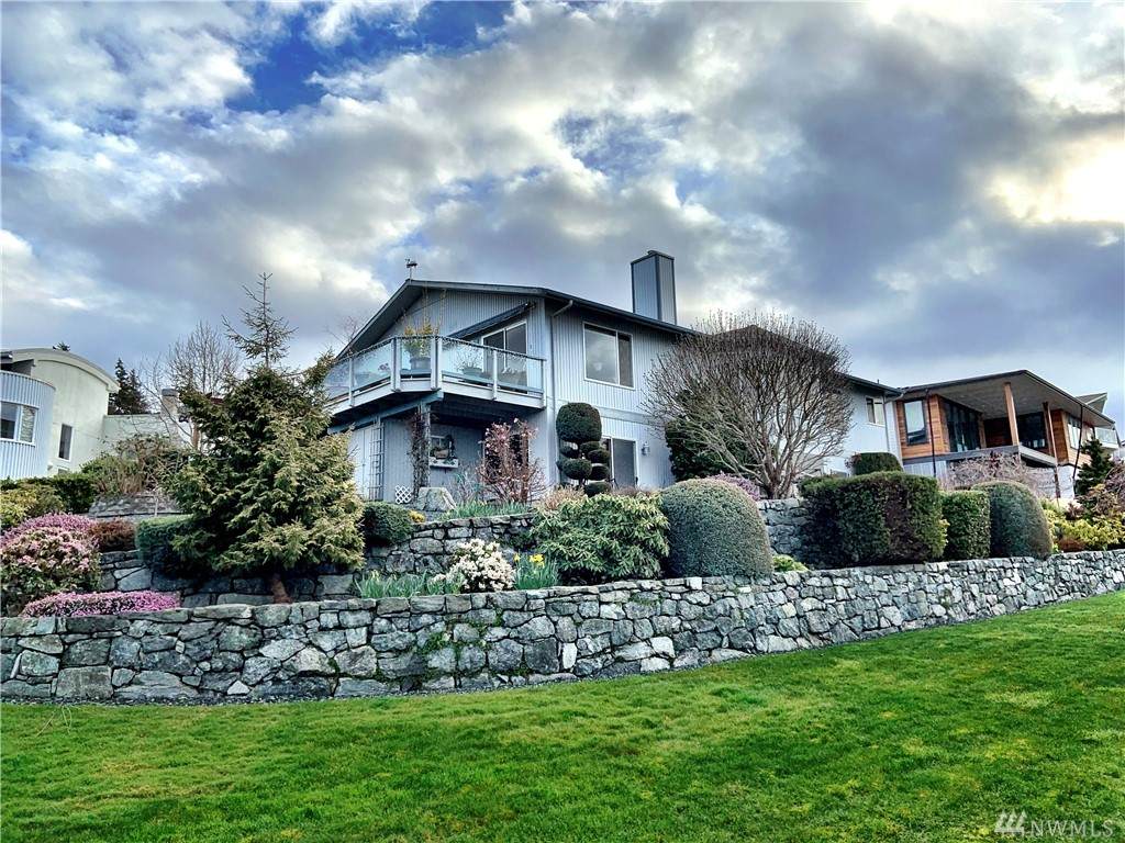 5008 Kingsway - Photo 1