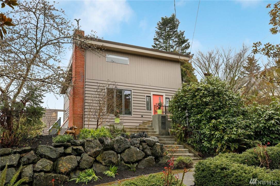 3003 72nd St - Photo 1