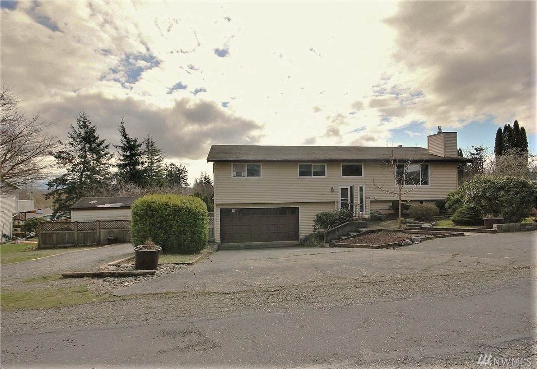 2409 Heights Dr - Photo 1
