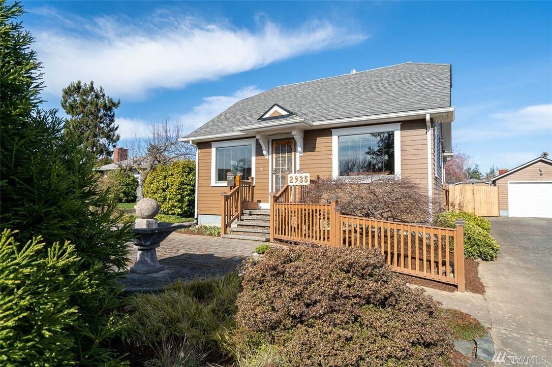 2935 Sunset Dr - Photo 1