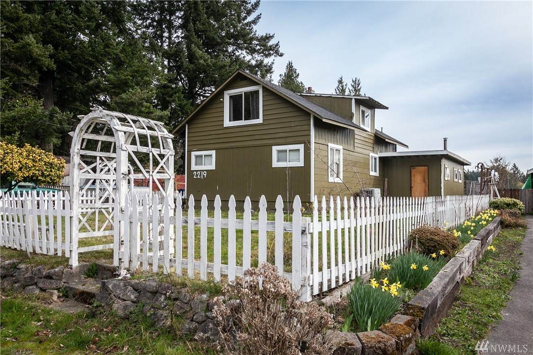 2219 Flower Ave - Photo 1