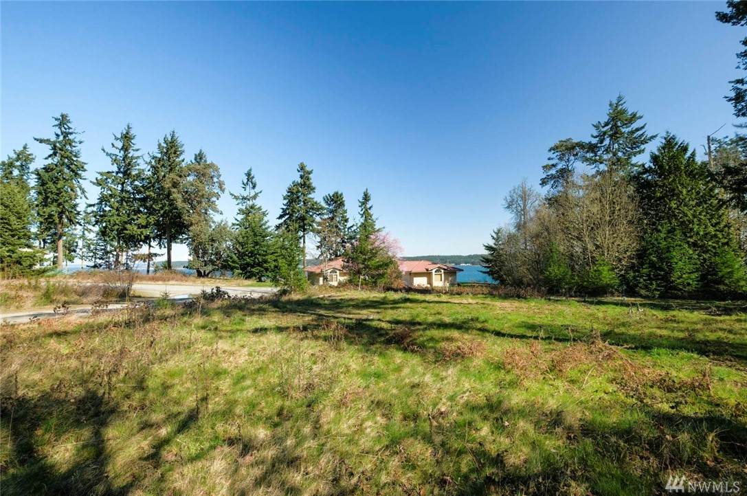 306 Cascade Ave - Photo 1