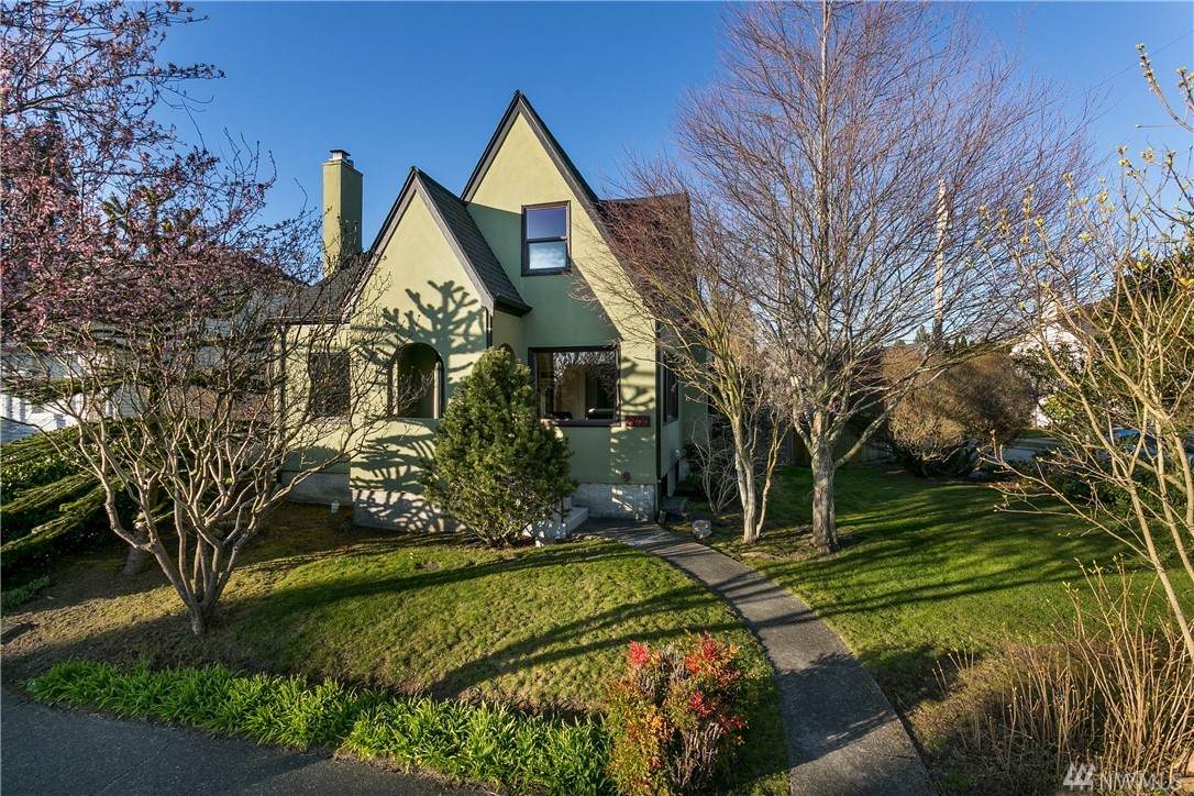 2700 Eldridge Ave - Photo 1
