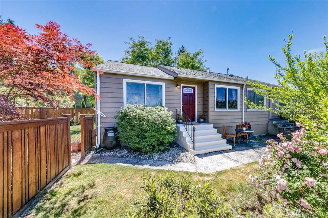 2907 Olive St - Photo 1