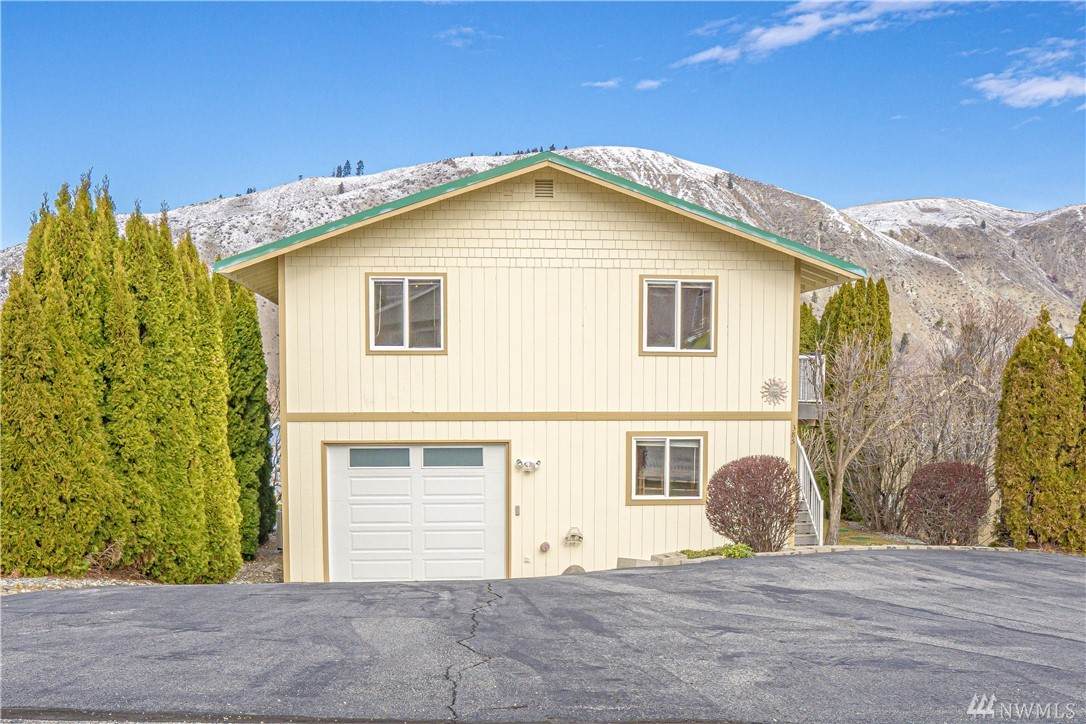 385 Emerson Dr - Photo 1