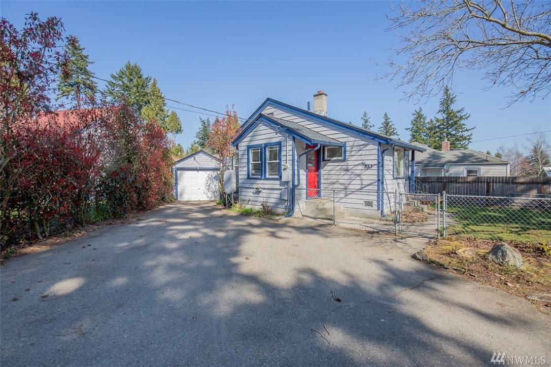 833 Summit Ave - Photo 1