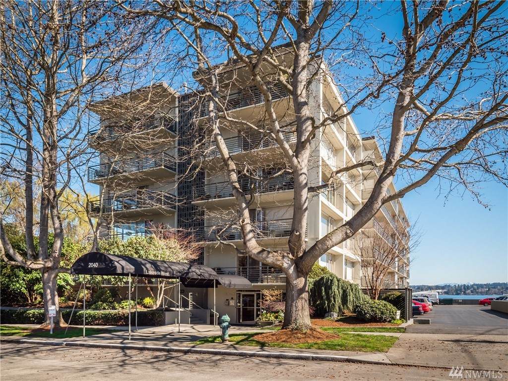 2040 43rd Ave - Photo 1
