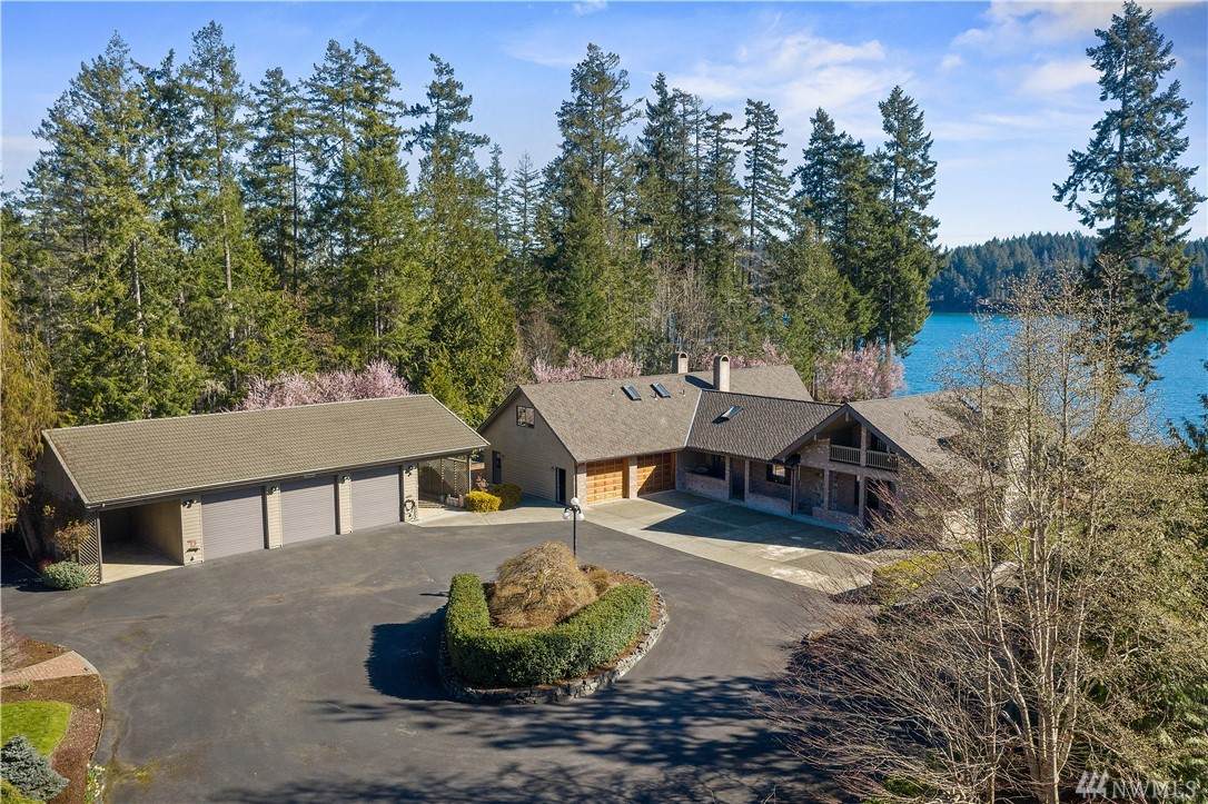 2611 Pickering Rd - Photo 1