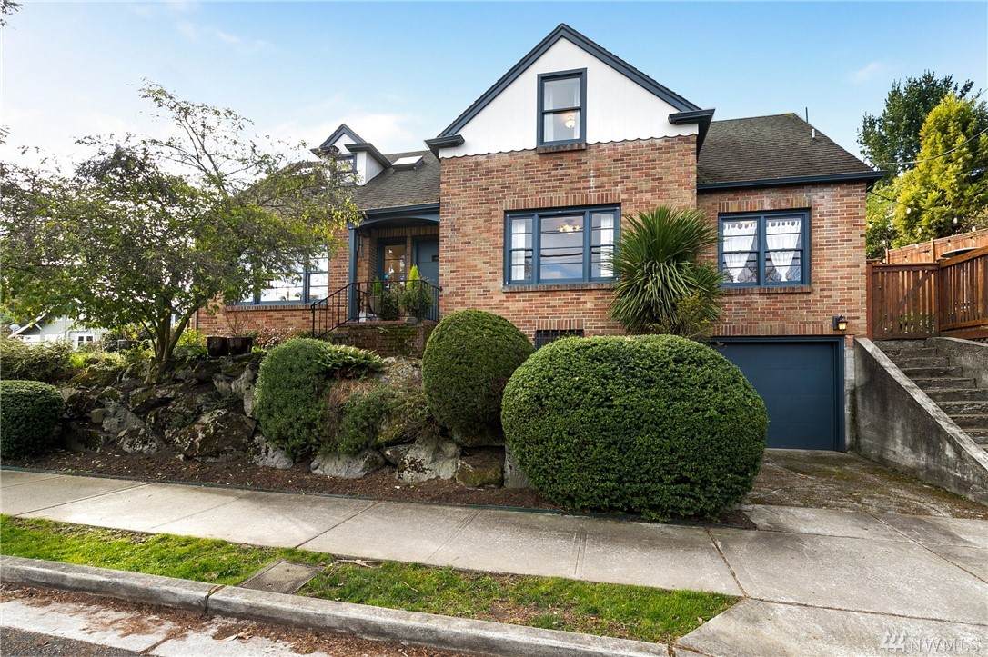 7301 Seward Park Ave - Photo 1