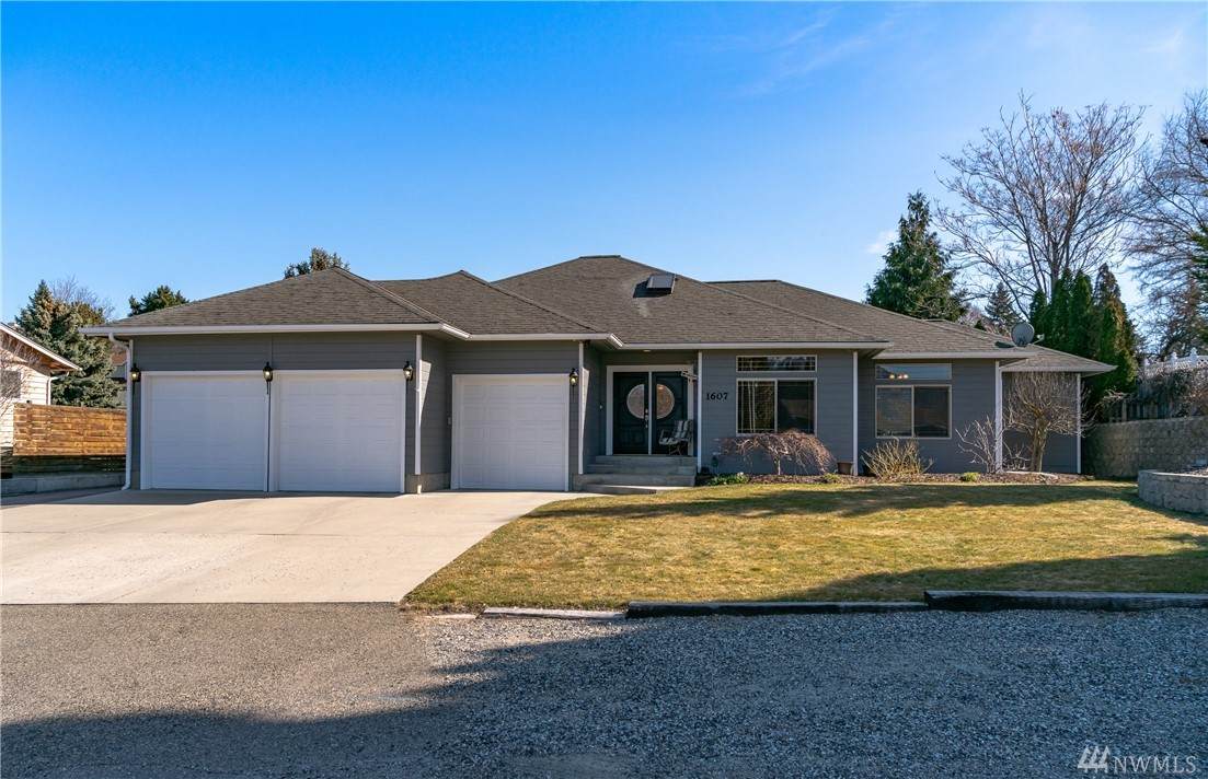 1607 Ashland Ave - Photo 1