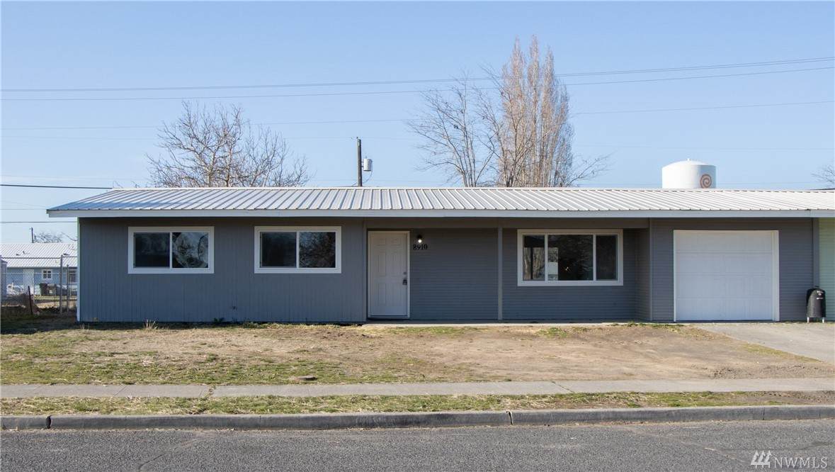 8910 Travis Dr - Photo 1