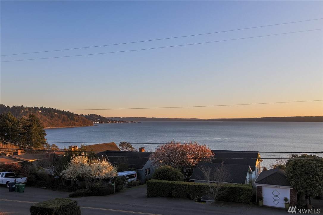 12242 Shorewood Dr - Photo 1