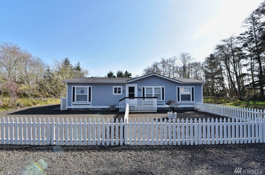 564 Chenois Ave - Photo 1