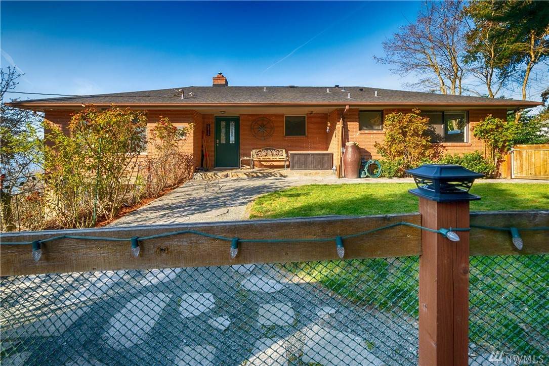 6715 Soundview Dr - Photo 1
