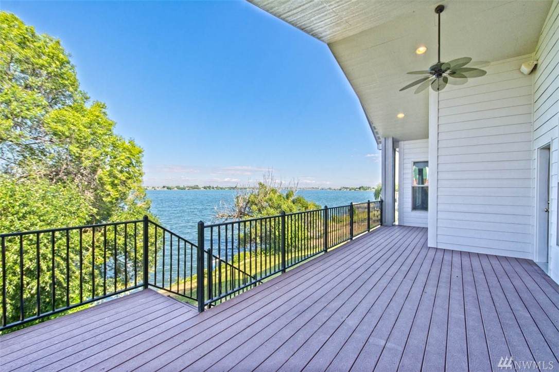 2513 Westshore Dr - Photo 1
