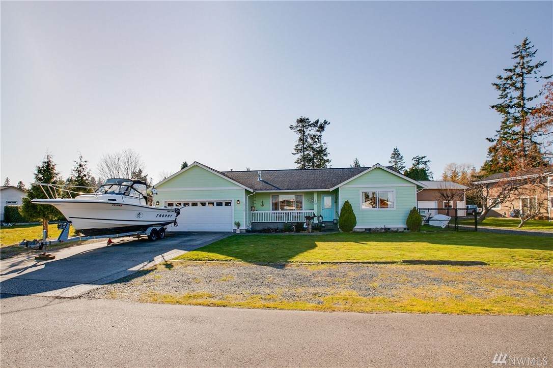 8135 Comox Rd - Photo 1