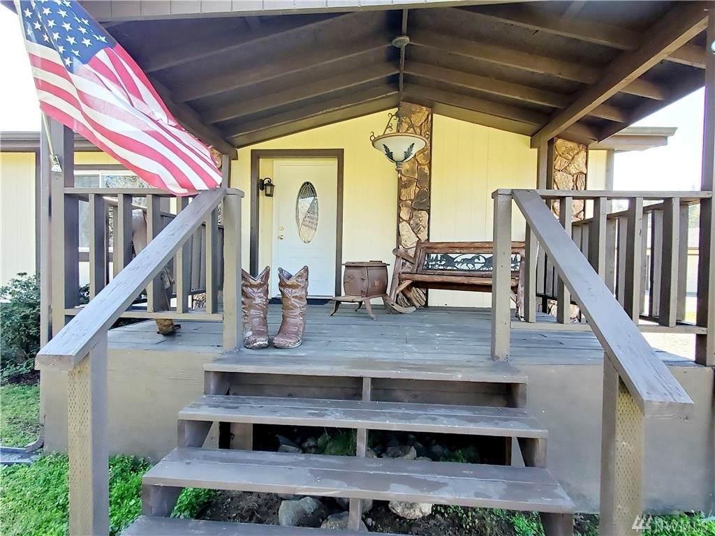 15725 148th Ave - Photo 1