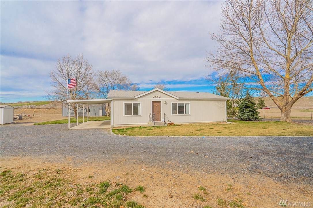 2552 Road E - Photo 1