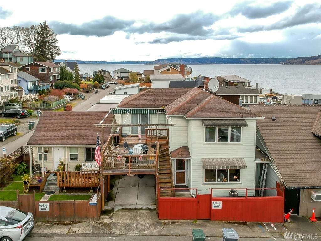 6908 Soundview Dr - Photo 1