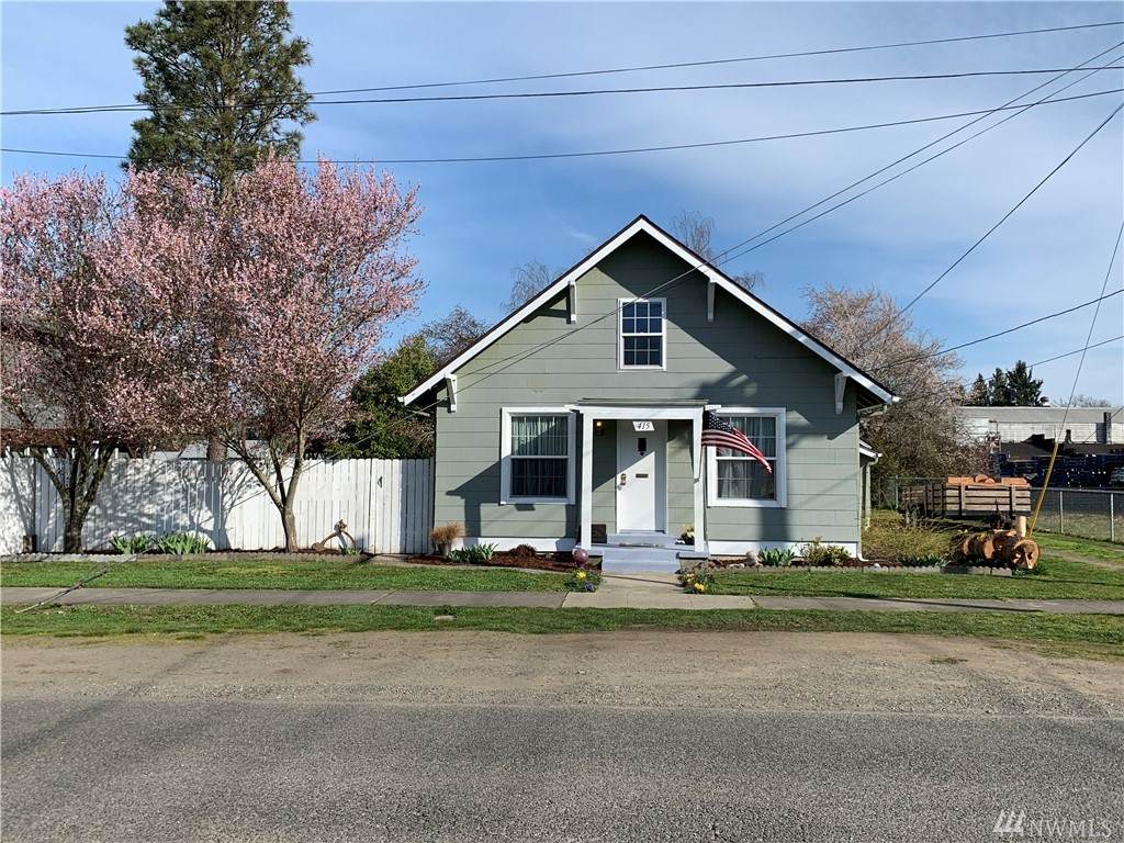 415 4th St - Photo 1