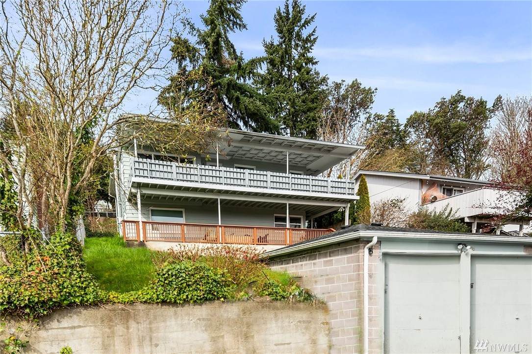 1906 Wycoff Ave - Photo 1