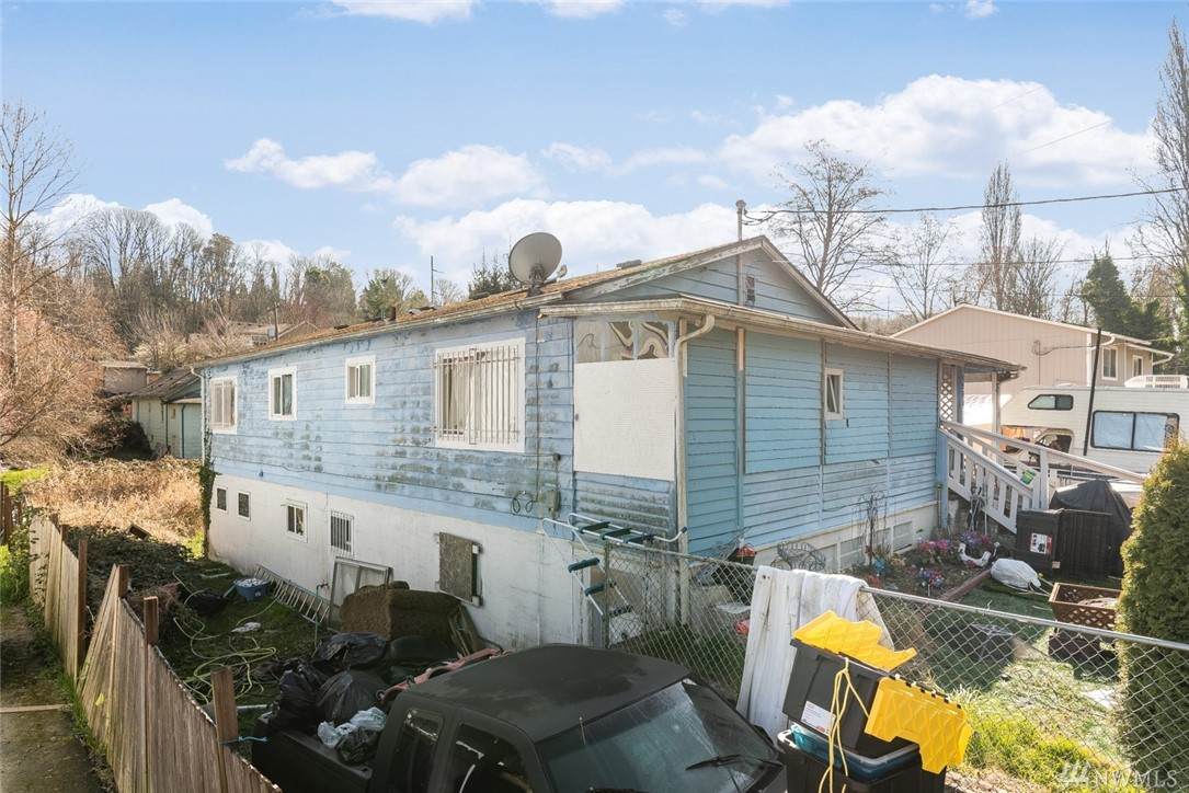 6968 24th Ave Sw - Photo 1