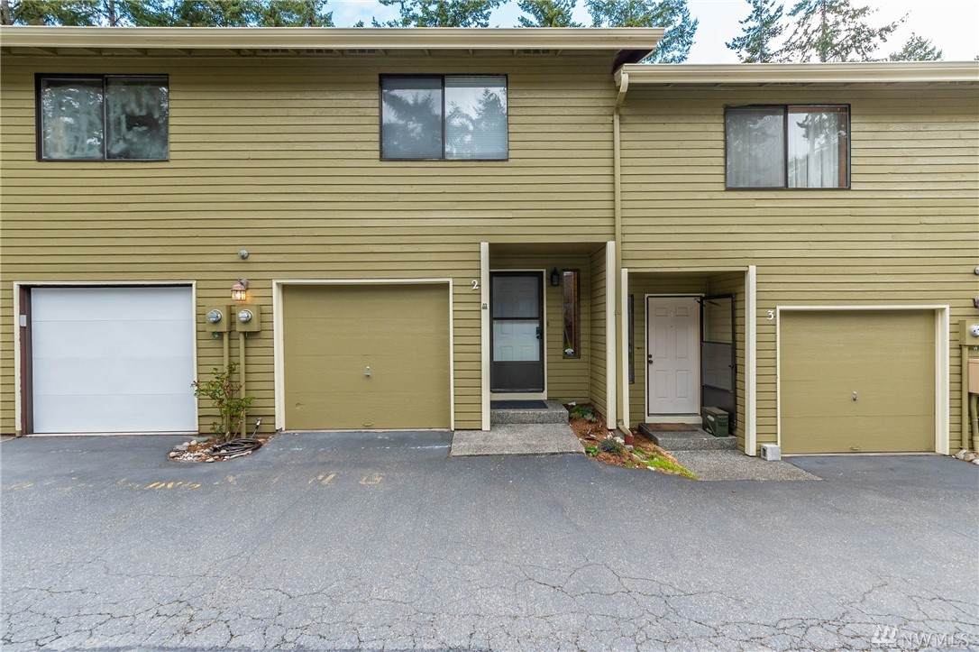 111 Columbia Dr - Photo 1