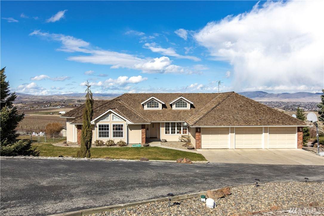241 Lookout Point Drive - Photo 1