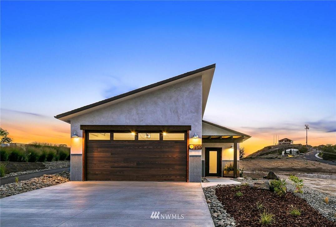 806 Selah Vista Way - Photo 1