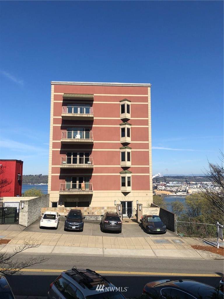 207 Broadway - Photo 1