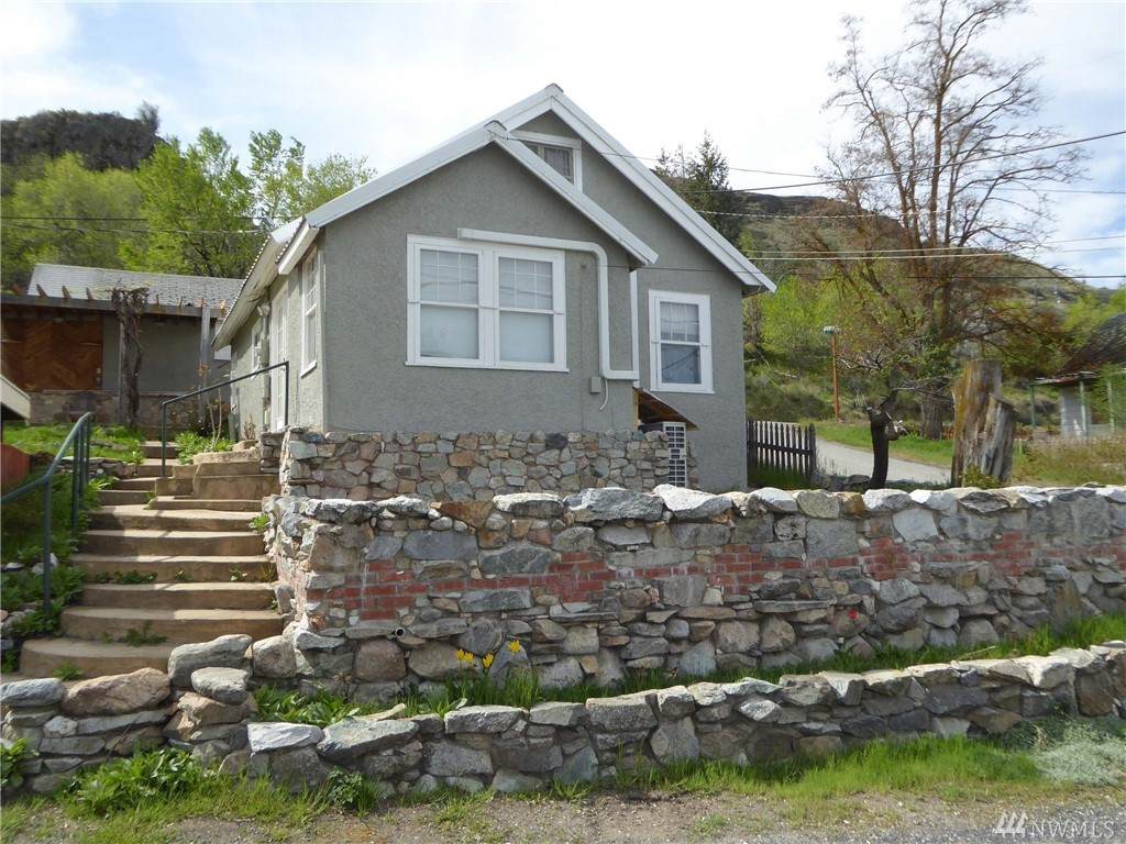 811 Banker Street - Photo 1