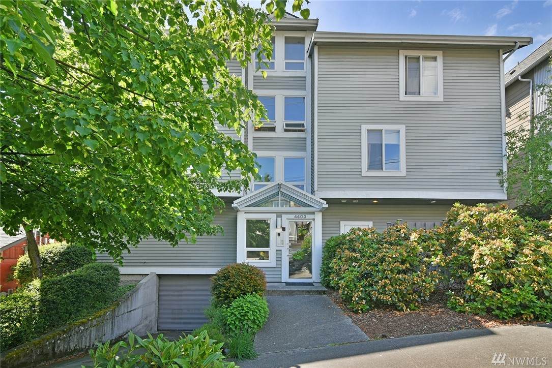 4403 Greenwood Ave - Photo 1