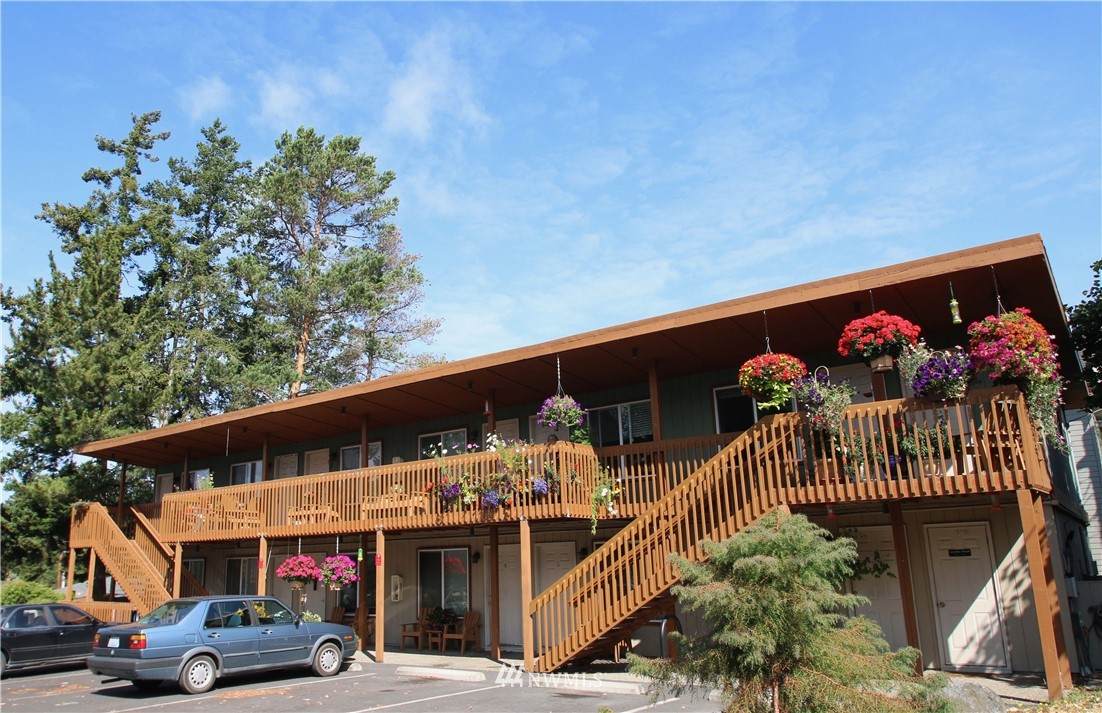418 Pine Street - Photo 1