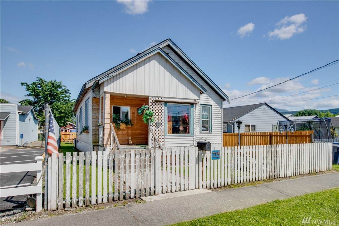 715 Puget - Photo 1