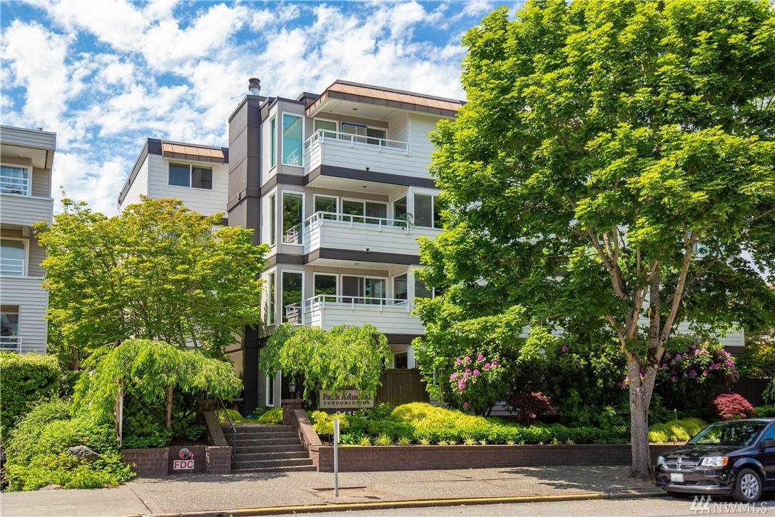 2115 California Ave - Photo 1