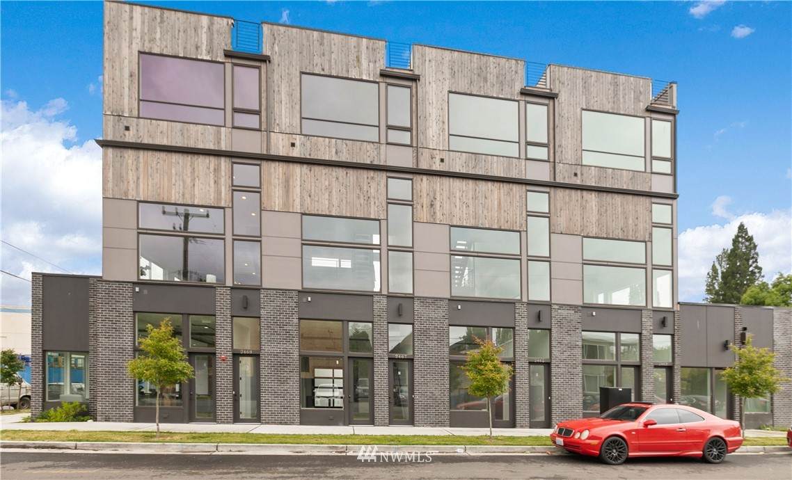 2467 College Street - Photo 1