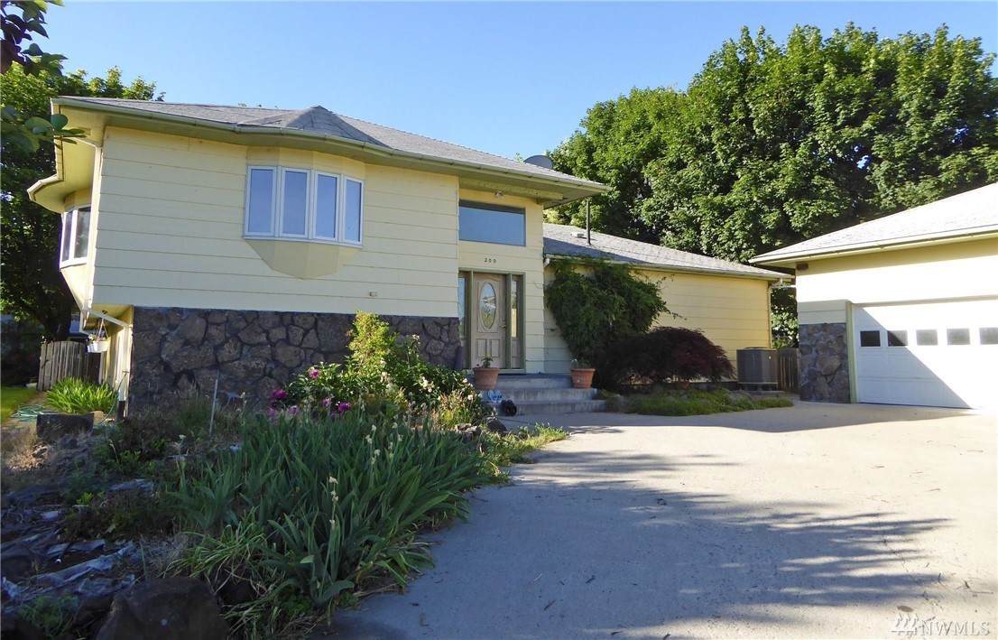 200 Sunny Drive - Photo 1