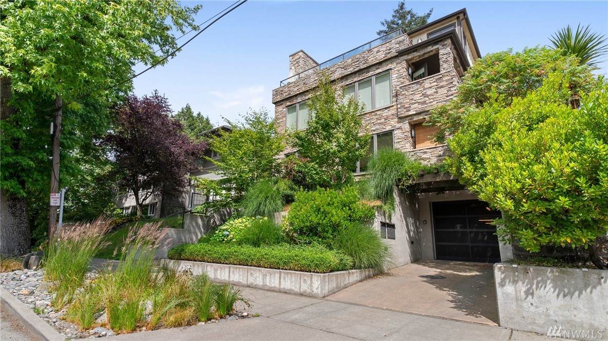 744 Harvard Ave - Photo 1