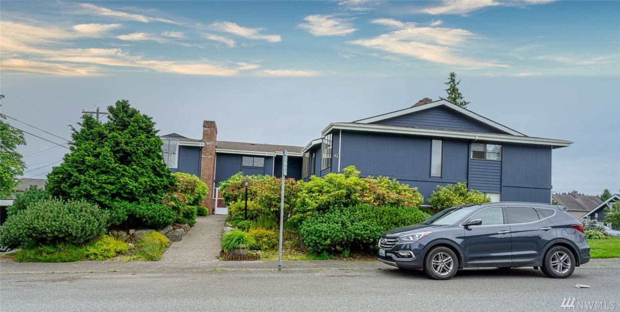 3401 Oakes Ave - Photo 1