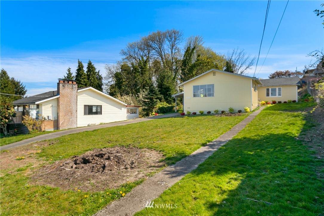 2529 Juneau Street - Photo 1