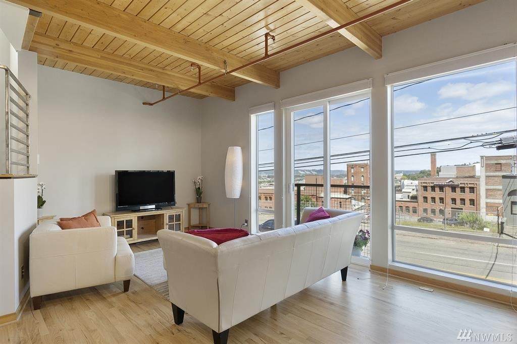 2520 Jefferson Ave - Photo 1