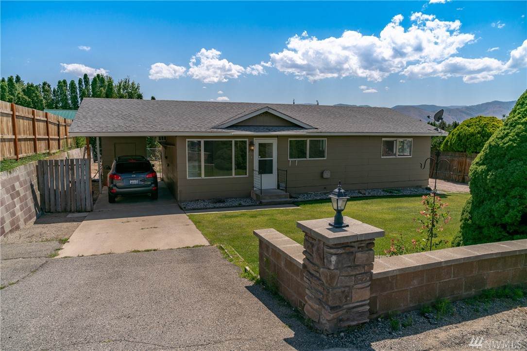 210 Goldcrest St - Photo 1