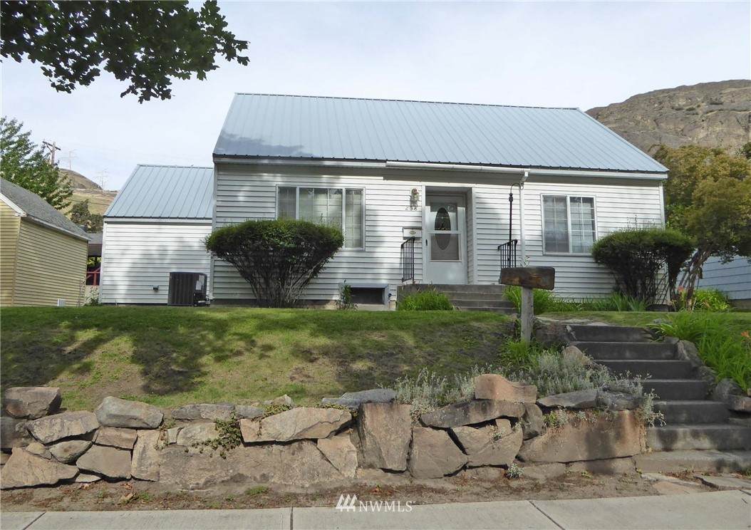 206 Columbia Avenue - Photo 1