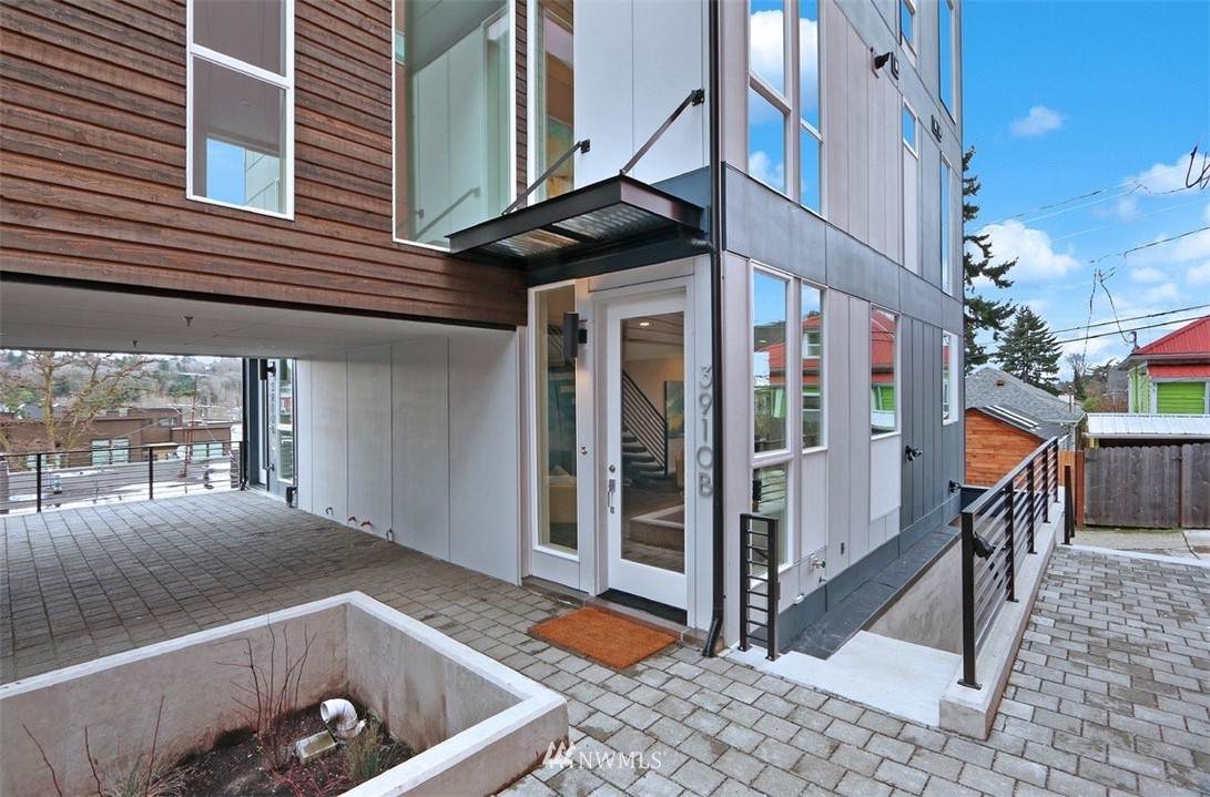 3910 Hudson Street - Photo 1