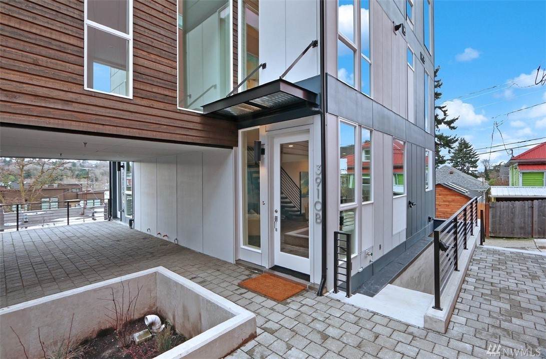 3910 Hudson Street - Photo 1