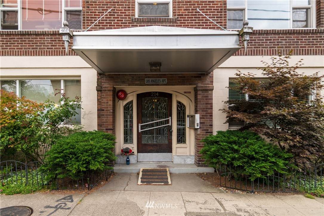 214 Summit Avenue - Photo 1
