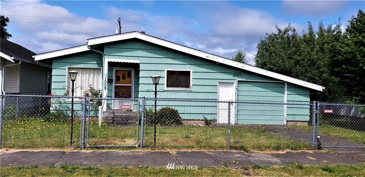 1009 E Street - Photo 1